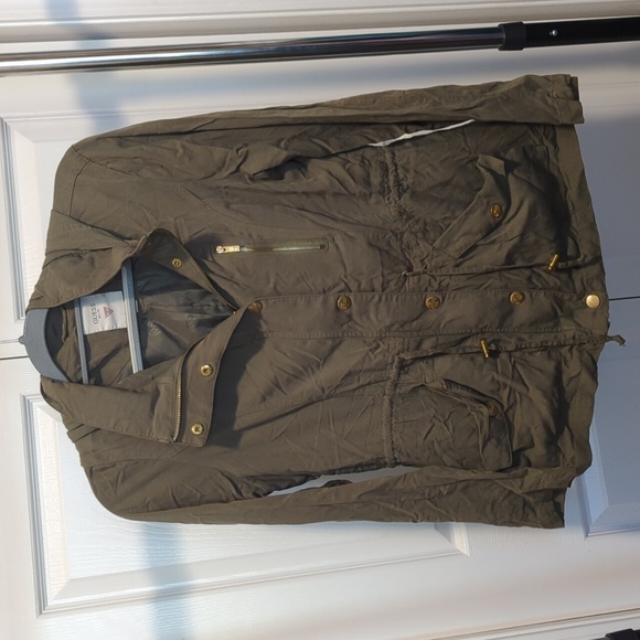 Medium army green coat from Guess - Picture 1 of 3